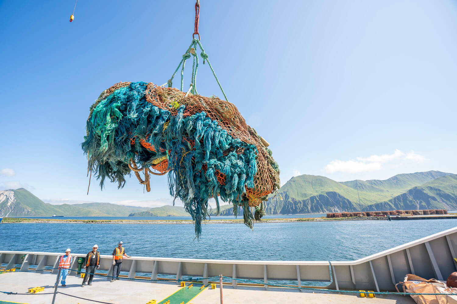 Removing plastic waste, in form of fishing nets, from the ocean | RSP Inc.
